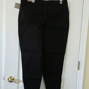 NWT Skinny Maurices 15/16 short